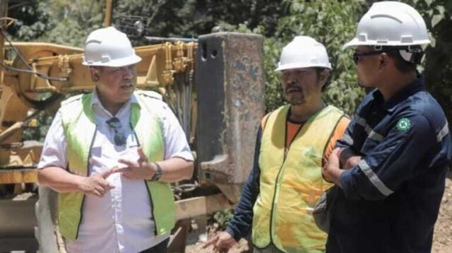 Ket. Foto: Bupati Dairi Tinjau Pembangunan Jalan Kuta Buluh – Lau Perimbon Kecamatan Tanah Pinem.(foto/istimewa)