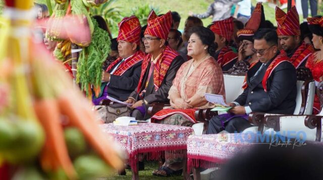 ket.foto: Pesta kerja rani GBKP Runggun Kabanjahe Kota, yang di gelar di halaman GBKP Kabanjahe.(foto/ist)