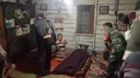 Ket. Foto: Korban Hanyut di Sungai Lae Renun disemayamkan dirumah duka.(foto/ist)