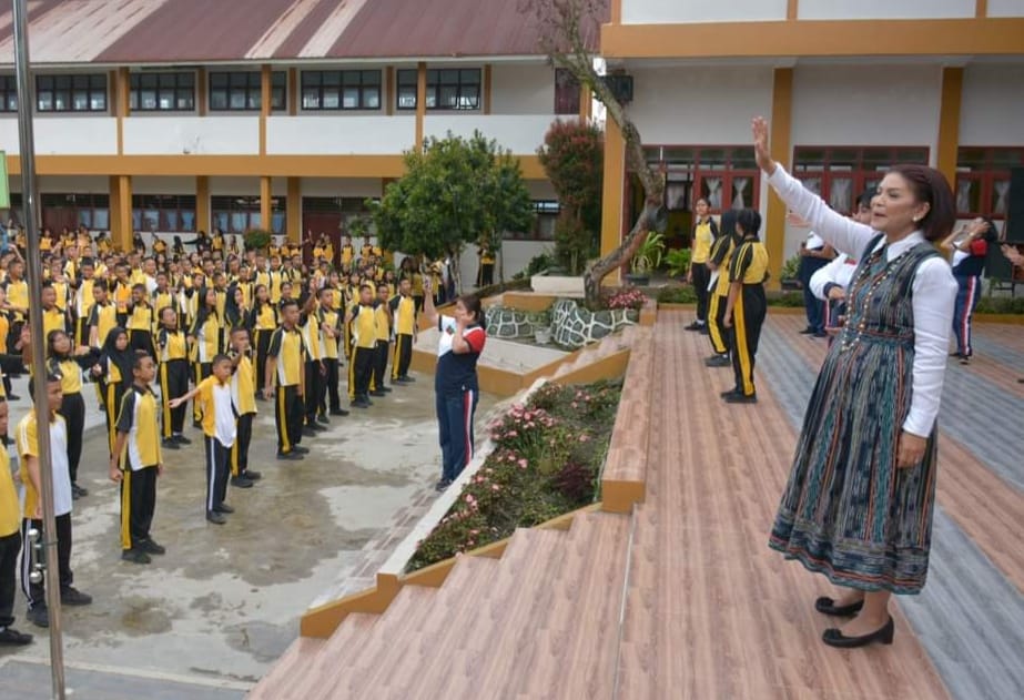 Ket. Foto: Kampanye I Love Mondaydi lapangan upacara SMP Negeri 1 Sidikalang.(foto/ist)