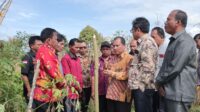 Penyerahan tanah hibah dari Keturunan M Taksir Ujung untuk bangun sekolah.(ist)