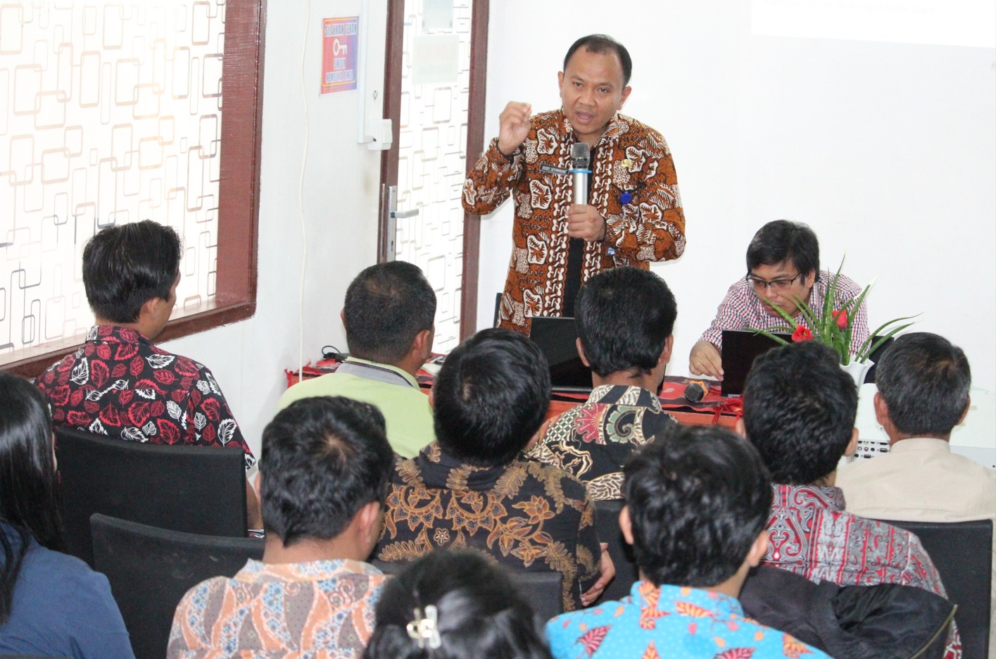 Rapat Kerja Staf TPDK Kecamatan Se Dairi di kantor Dukcapil Dairi.(ist)