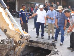 Wakil Bupati Bersama ASN Turun ke Jalan Bergotong Royong Wujudkan Dairi Tanpa Genangan Air