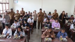 Wakil Bupati Dairi Monitoring Pelaksanaan Program MBG ke Sekolah