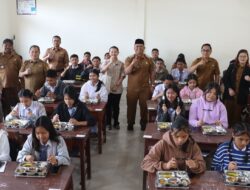 Wakil Bupati Dairi Monitoring Pelaksanaan Program MBG ke Sekolah