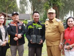 Bupati Dairi Serahkan Seribu Bibit Tanaman, Awali Program Sejuta Pohon