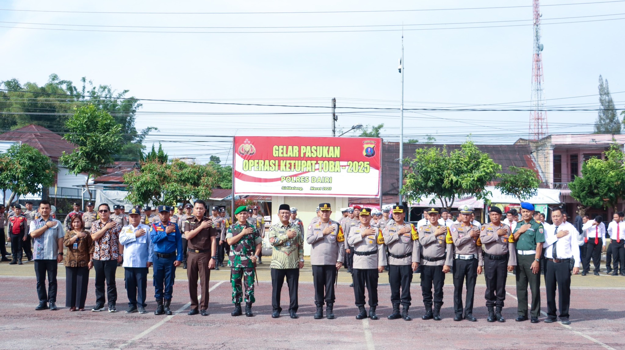 Apel gelar pasukan kesiapsiagaan Operasi Ketupat Toba 2025 di halaman Mapolres Dairi, Jumat 20 Maret 2025.(ist)