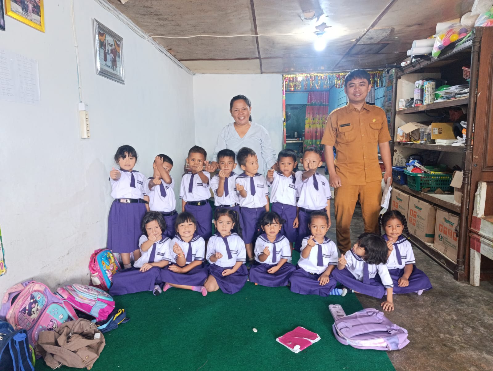 Dukcapil Dairi melaksanakan pelayanan penuntasan Kartu Identitas Anak (KIA) di PAUD Sion Kids Desa Buluduri, Kecamatan Lae Parira.