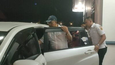 Bupati Dairi Vickner SInaga menggunakan mobil dinas jenis Toyota Innova Zenix.(foto/iwan)