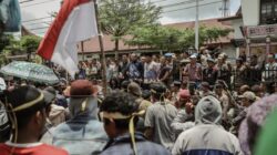 Temui Massa Pendemo, Bupati Dairi: Saya Bersama Rakyat