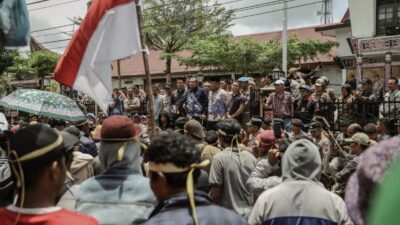 Temui Massa Pendemo, Bupati Dairi: Saya Bersama Rakyat