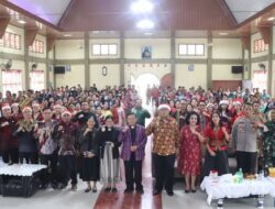 Bupati Dairi Ibadah Natal Dan Bagikan Tali Asih Bagi Masyarakat Di Tigalingga