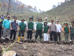 Gerakan Tanam Satu Juta Pohon, Bupati Dairi Tanam 10.000 Pohon Kemiri Di Kecamatan Silahisabungan